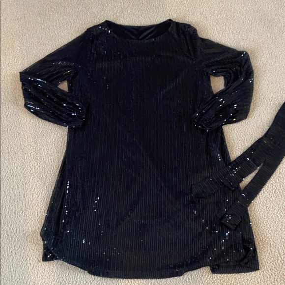 2X. DILLARDS SEQUIN FABRICATION LONG SLEEVED DRESS - Picture 3 of 10